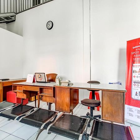 Oyo Life 91374 Asia Stay Semarang Syariah Экстерьер фото