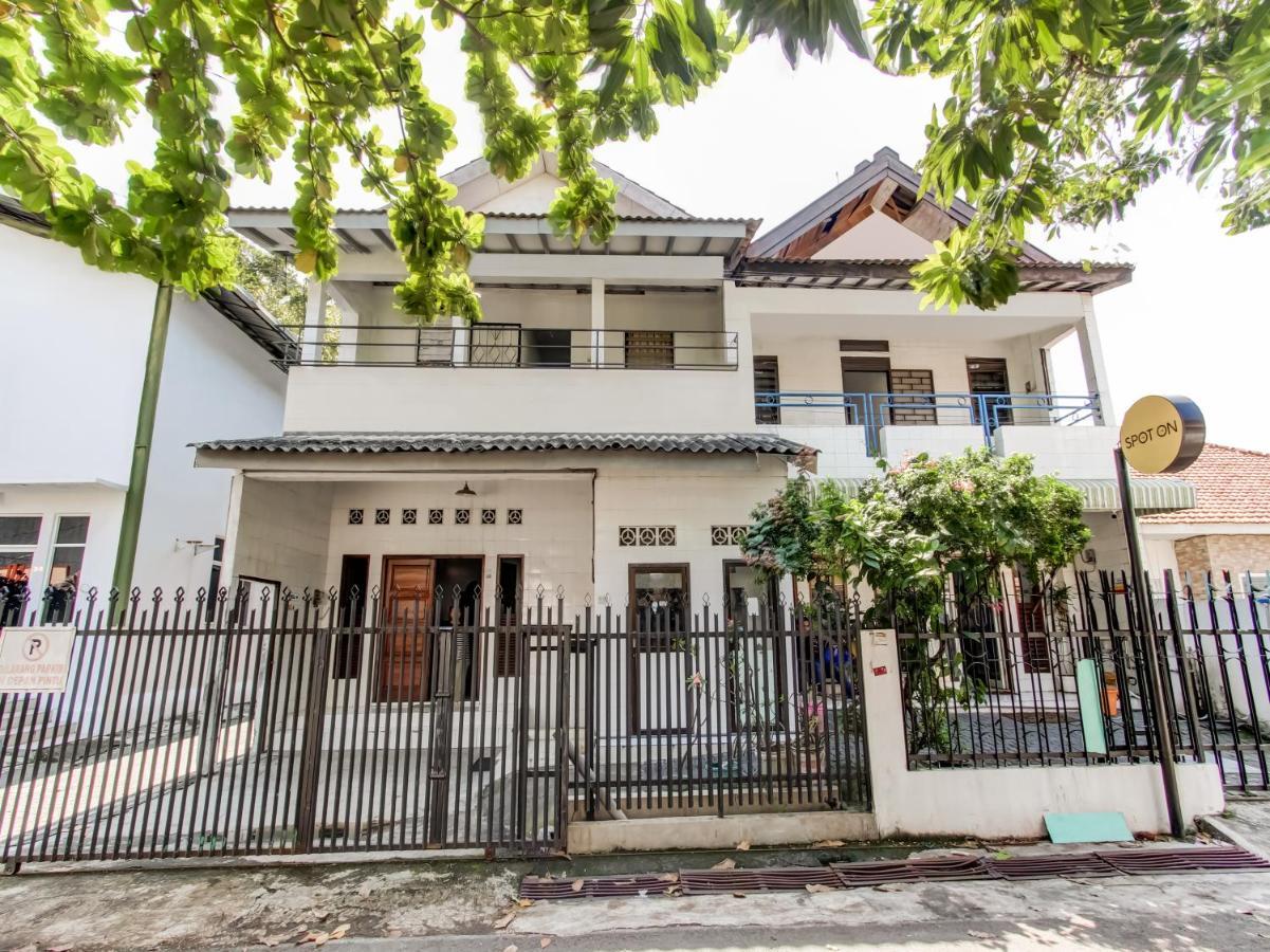 Oyo Life 91374 Asia Stay Semarang Syariah Экстерьер фото